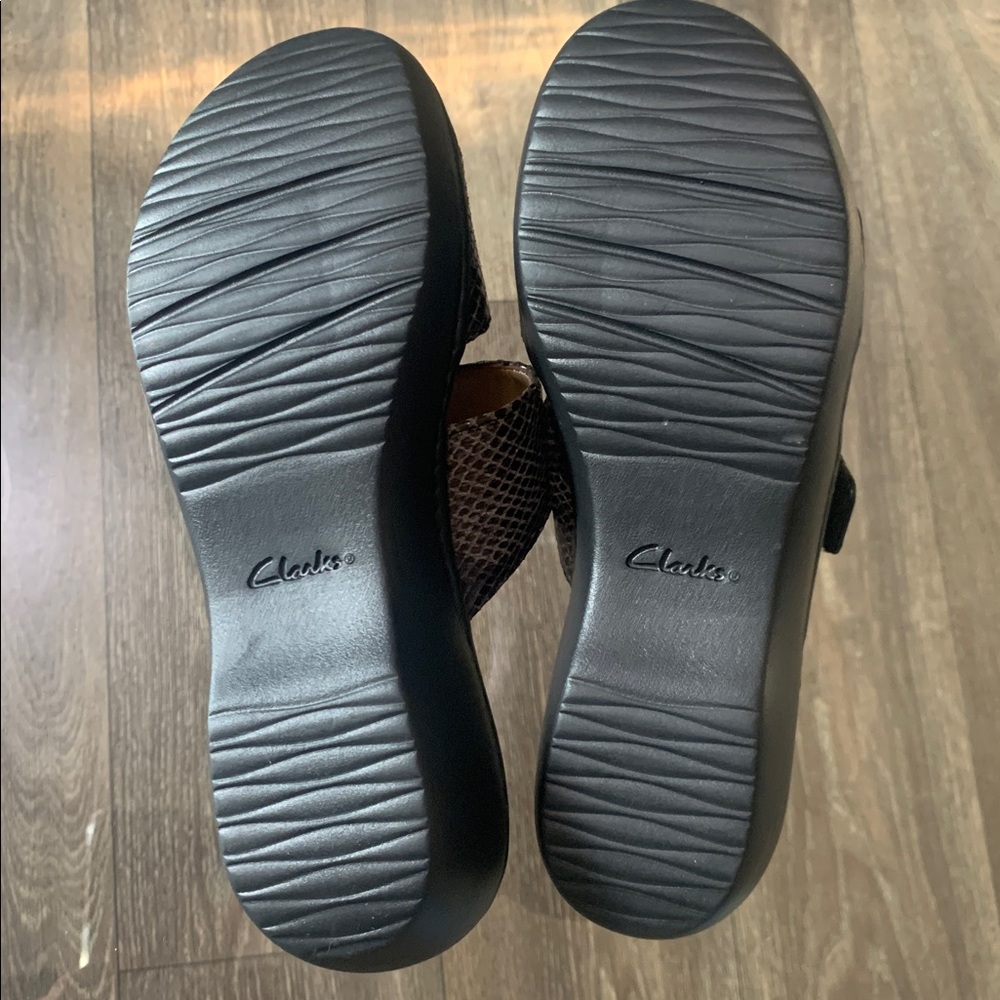 Clarks Women's Black and Brown Snakeskin Sandals - Picture 6 of 8